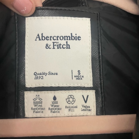 Abercrombie & Fitch Oversized Vegan Leather Vest - Picture 3 of 6